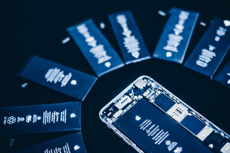 Remplacement de la batterie d'un iPhone dans une boutique agréée sur Manosque